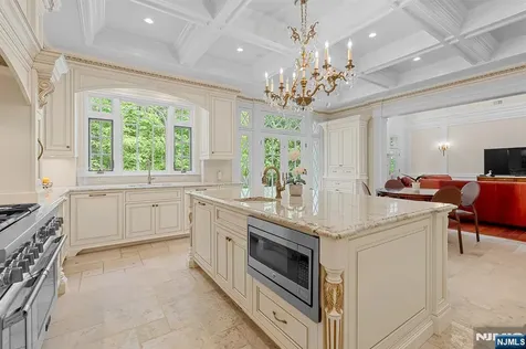 1 Sandstone Ridge Upper Saddle River NJ 07458