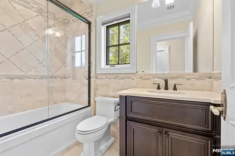 1 Sandstone Ridge Upper Saddle River NJ 07458