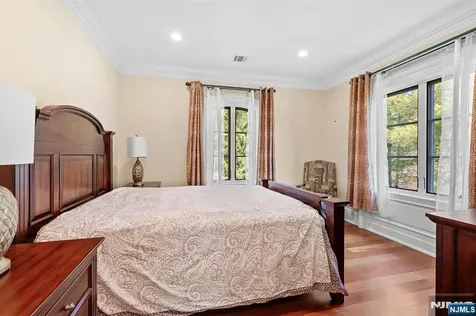 1 Sandstone Ridge Upper Saddle River NJ 07458