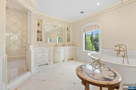 1 Sandstone Ridge Upper Saddle River NJ 07458