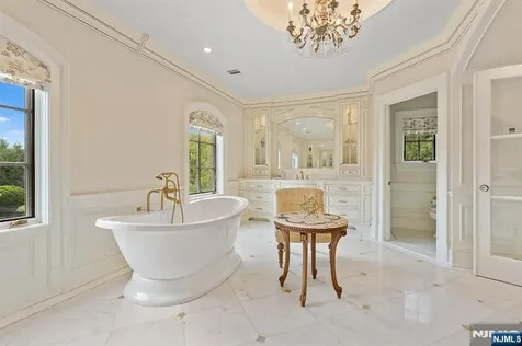 1 Sandstone Ridge Upper Saddle River NJ 07458