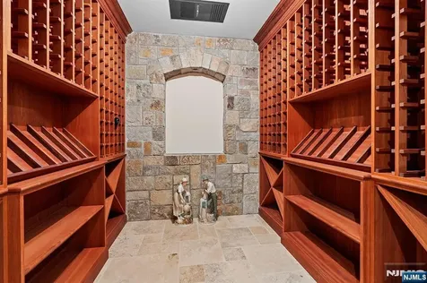 1 Sandstone Ridge Upper Saddle River NJ 07458