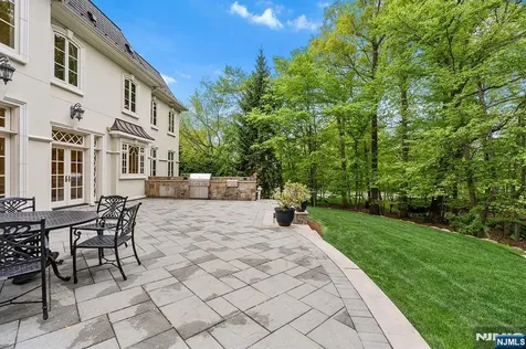 1 Sandstone Ridge Upper Saddle River NJ 07458