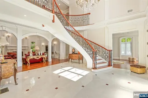 1 Sandstone Ridge Upper Saddle River NJ 07458