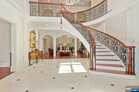 1 Sandstone Ridge Upper Saddle River NJ 07458