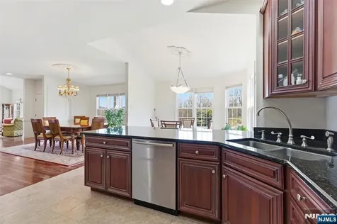 19 Rockhall Court Hamburg NJ 07419