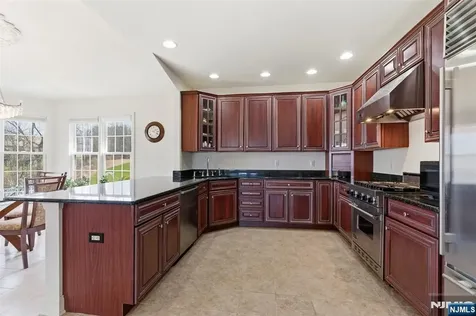 19 Rockhall Court Hamburg NJ 07419