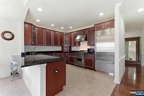 19 Rockhall Court Hamburg NJ 07419