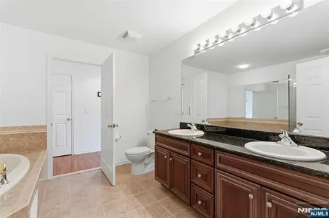 19 Rockhall Court Hamburg NJ 07419