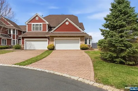 19 Rockhall Court Hamburg NJ 07419