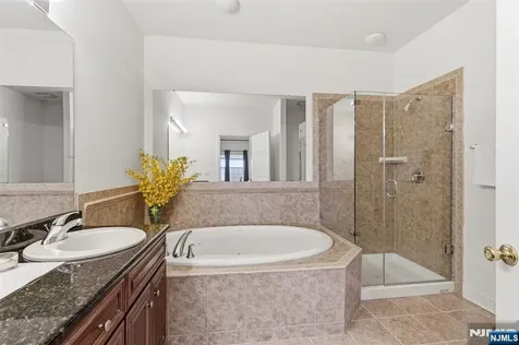 19 Rockhall Court Hamburg NJ 07419