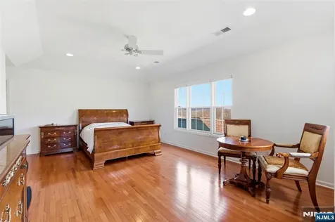 19 Rockhall Court Hamburg NJ 07419