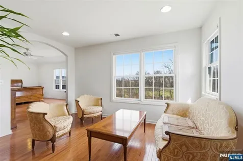 19 Rockhall Court Hamburg NJ 07419