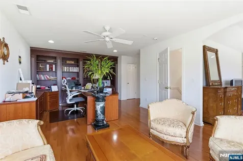 19 Rockhall Court Hamburg NJ 07419