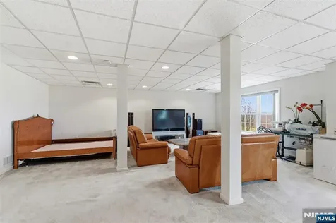 19 Rockhall Court Hamburg NJ 07419