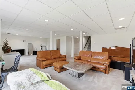 19 Rockhall Court Hamburg NJ 07419