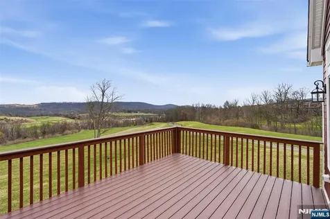 19 Rockhall Court Hamburg NJ 07419