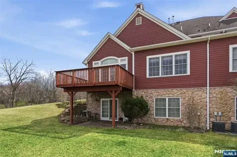 19 Rockhall Court Hamburg NJ 07419