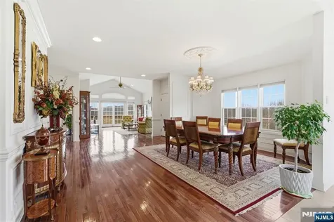 19 Rockhall Court Hamburg NJ 07419