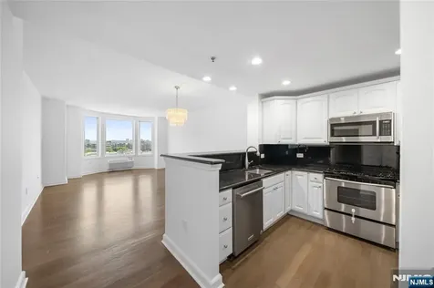 6408 City Place Edgewater NJ 07020