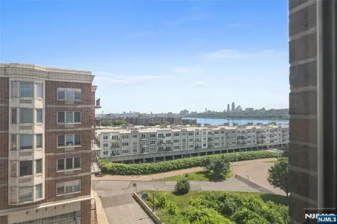 6408 City Place Edgewater NJ 07020