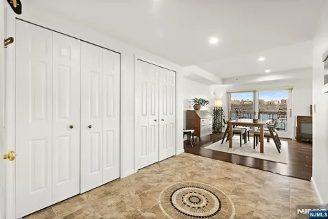 404 Jefferson Court Edgewater NJ 07020