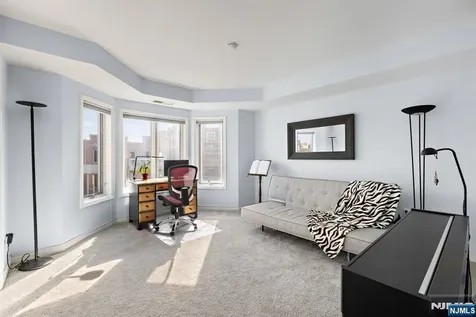 404 Jefferson Court Edgewater NJ 07020