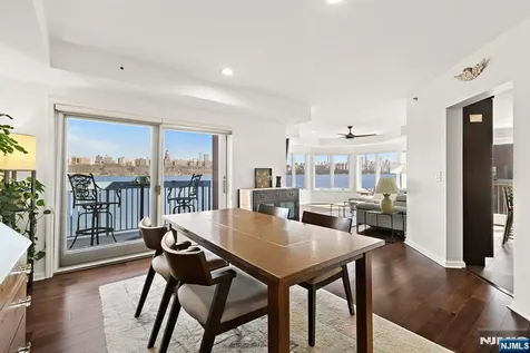 404 Jefferson Court Edgewater NJ 07020