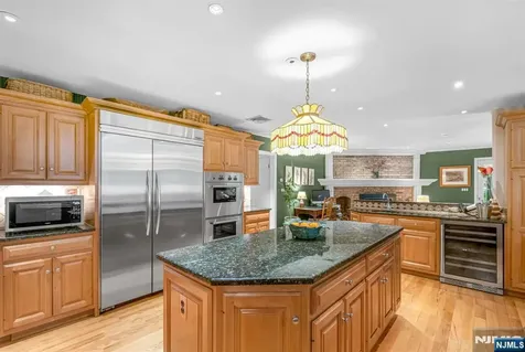 220 Ottowa Lane Franklin Lakes NJ 07417