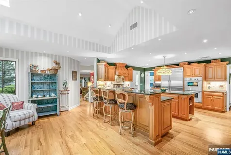 220 Ottowa Lane Franklin Lakes NJ 07417