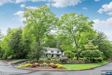 220 Ottowa Lane Franklin Lakes NJ 07417