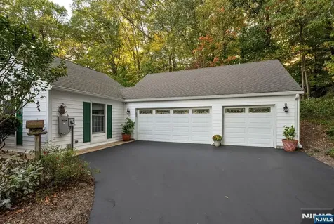 220 Ottowa Lane Franklin Lakes NJ 07417