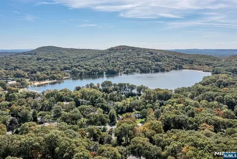 220 Ottowa Lane Franklin Lakes NJ 07417