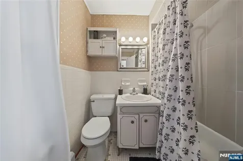1046-1048 26th Street Paterson NJ 07513
