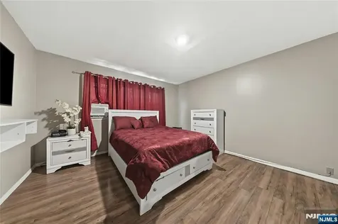 1046-1048 26th Street Paterson NJ 07513
