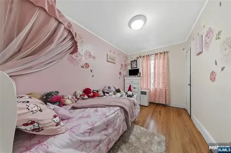 1046-1048 26th Street Paterson NJ 07513