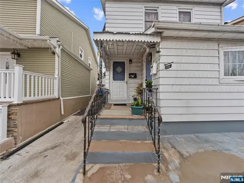 1046-1048 26th Street Paterson NJ 07513