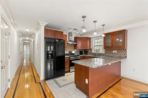 317 11th Street Union City NJ 07087