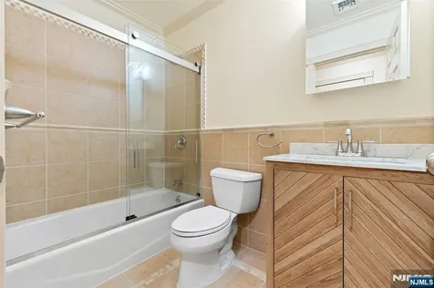 317 11th Street Union City NJ 07087