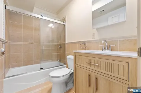 317 11th Street Union City NJ 07087