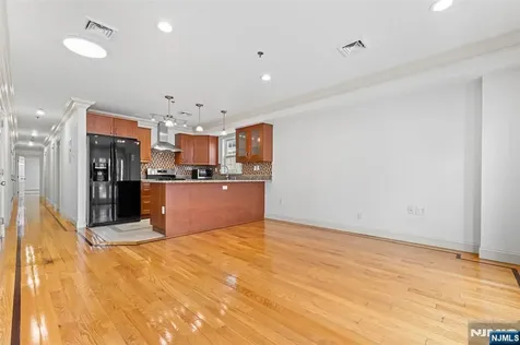317 11th Street Union City NJ 07087