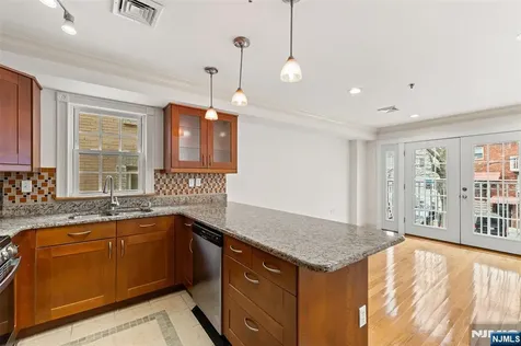 317 11th Street Union City NJ 07087