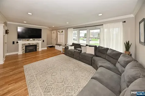 331 Lacey Drive New Milford NJ 07646