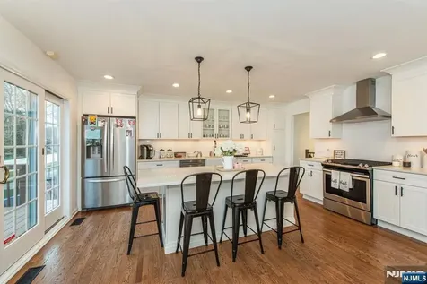 8 Cypress Court Fairfield NJ 07004