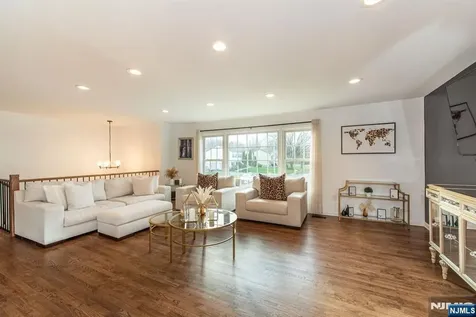 8 Cypress Court Fairfield NJ 07004