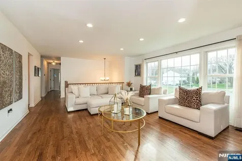 8 Cypress Court Fairfield NJ 07004