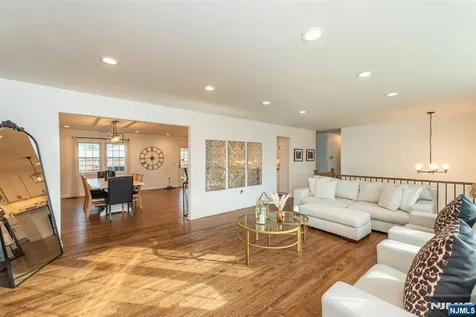 8 Cypress Court Fairfield NJ 07004