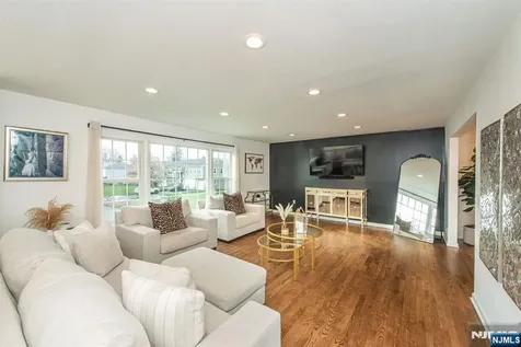 8 Cypress Court Fairfield NJ 07004