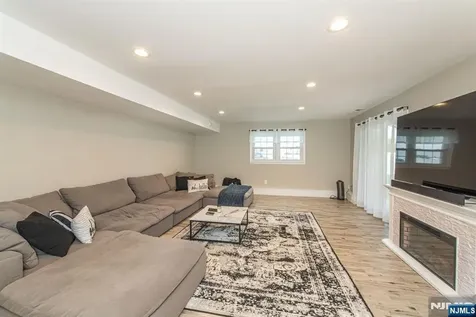 8 Cypress Court Fairfield NJ 07004