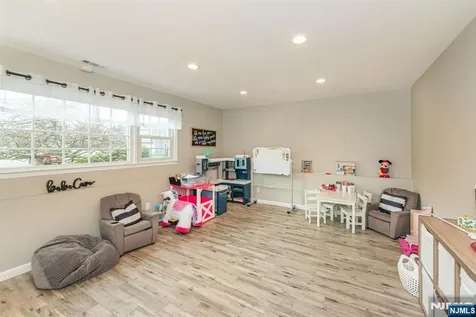 8 Cypress Court Fairfield NJ 07004
